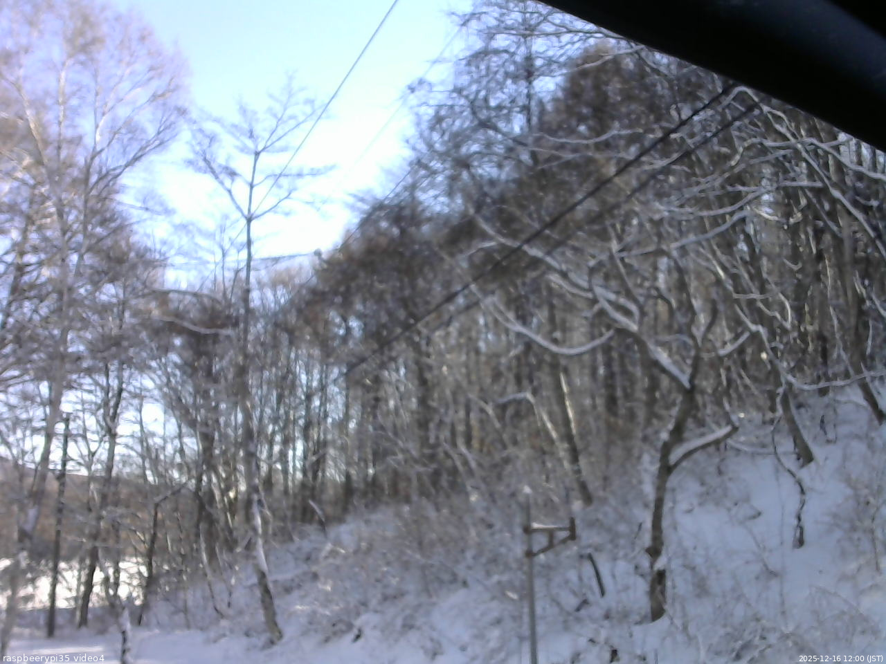 長野県菅平高原 ゆたか山荘 東側上空 2025/12/16 12:00