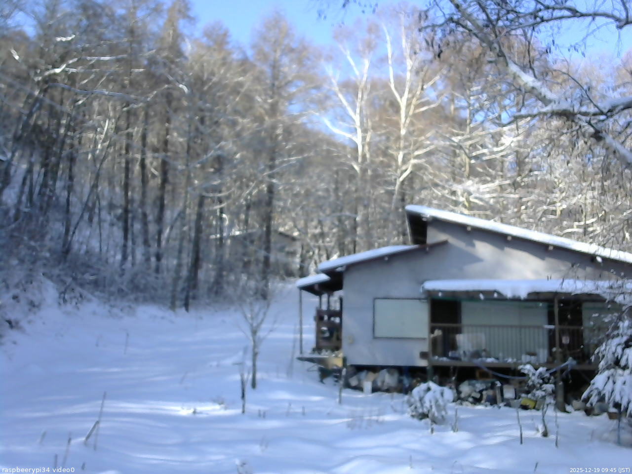 長野県菅平高原 ゆたか山荘 西側(坂上) 2025/12/19 09:45