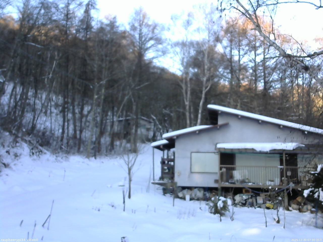 長野県菅平高原 ゆたか山荘 西側(坂上) 2025/12/20 07:30