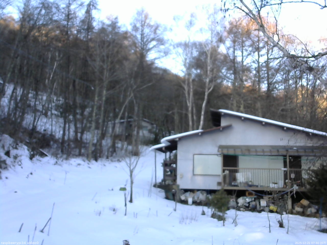 長野県菅平高原 ゆたか山荘 西側(坂上) 2025/12/21 07:30