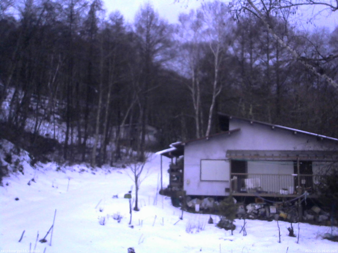 長野県菅平高原 ゆたか山荘 西側(坂上) 2025/12/25 06:45