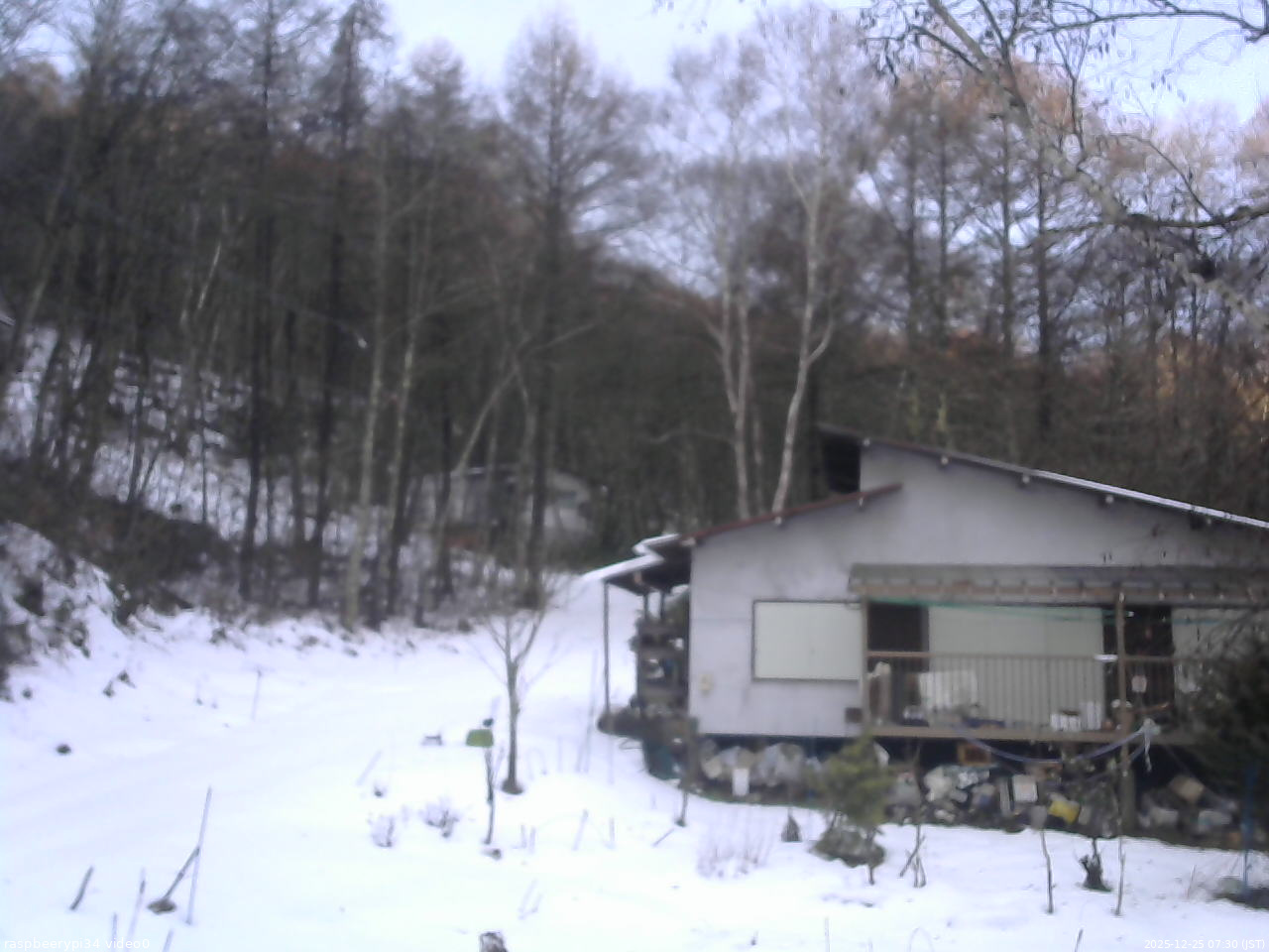 長野県菅平高原 ゆたか山荘 西側(坂上) 2025/12/25 07:30
