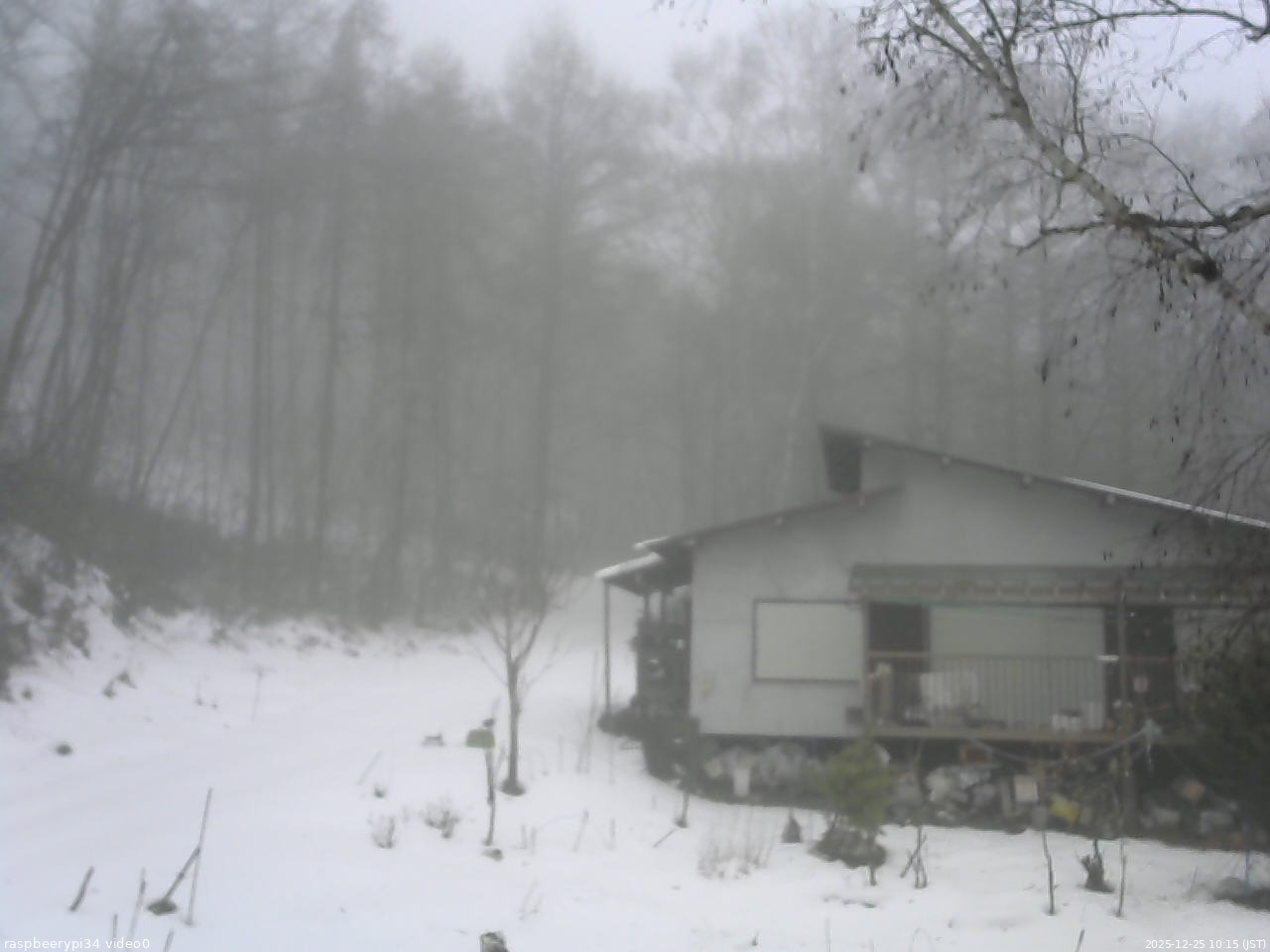 長野県菅平高原 ゆたか山荘 西側(坂上) 2025/12/25 10:15