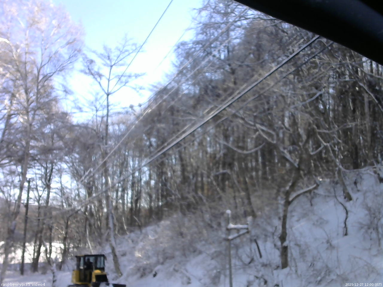 長野県菅平高原 ゆたか山荘 東側上空 2025/12/27 12:00