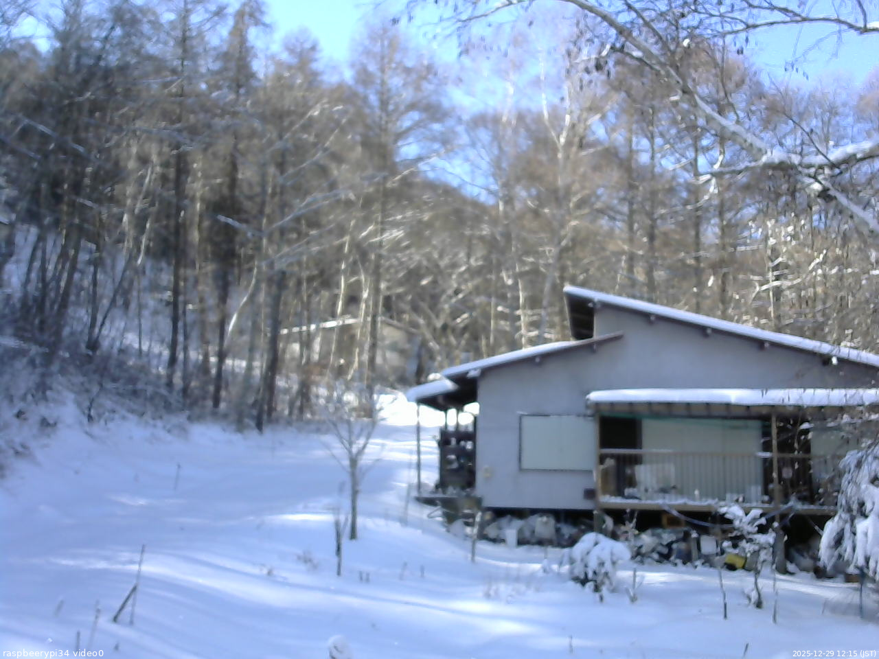 長野県菅平高原 ゆたか山荘 西側(坂上) 2025/12/29 12:15