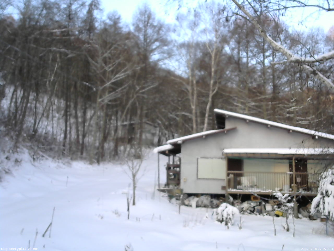 長野県菅平高原 ゆたか山荘 西側(坂上) 2025/12/30 07:15