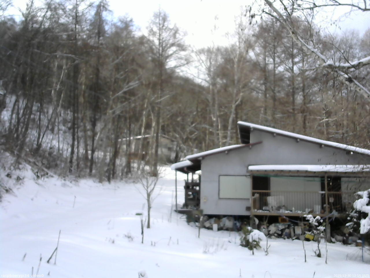 長野県菅平高原 ゆたか山荘 西側(坂上) 2025/12/30 12:15