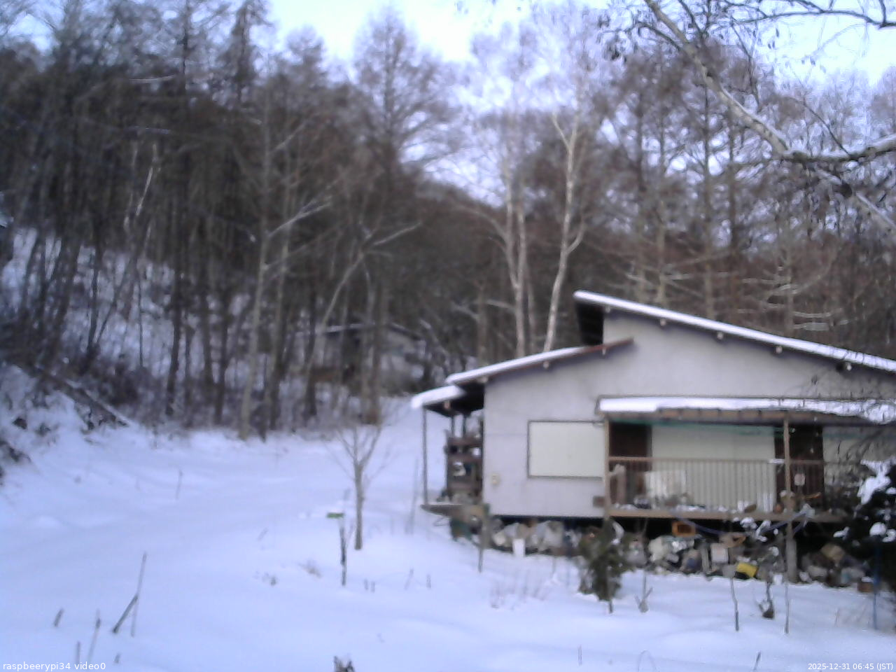 長野県菅平高原 ゆたか山荘 西側(坂上) 2025/12/31 06:45