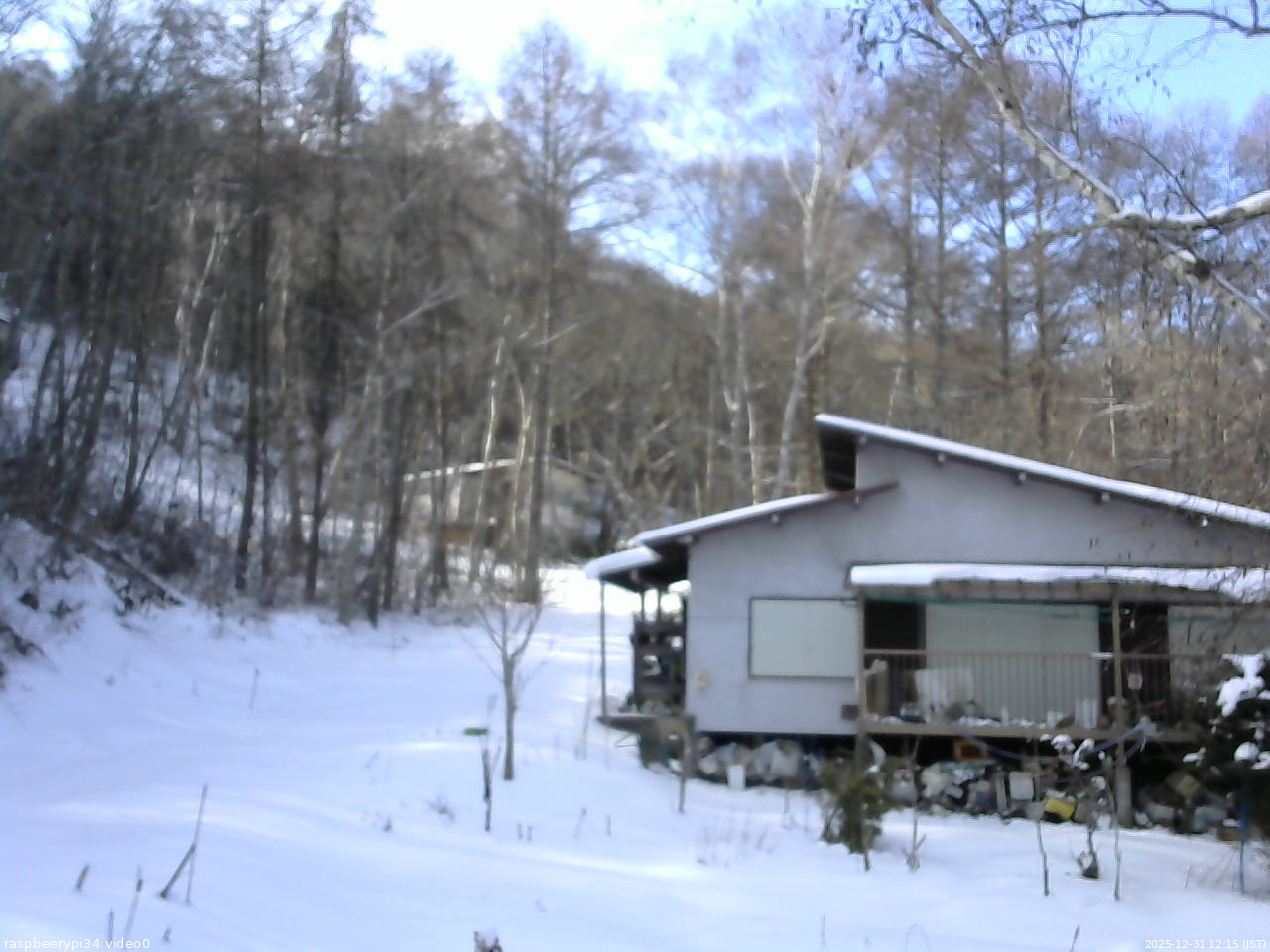 長野県菅平高原 ゆたか山荘 西側(坂上) 2025/12/31 12:15