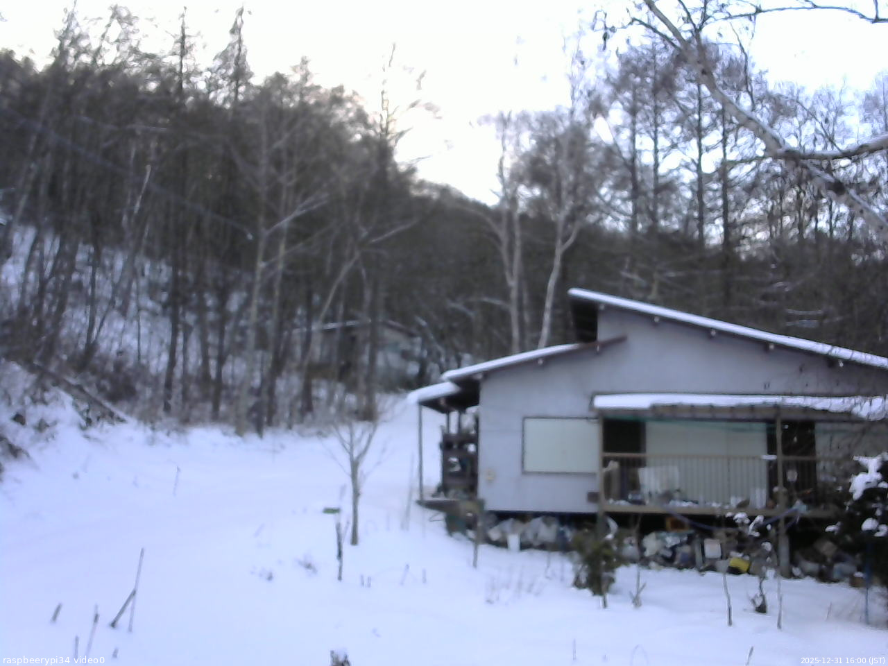 長野県菅平高原 ゆたか山荘 西側(坂上) 2025/12/31 16:00