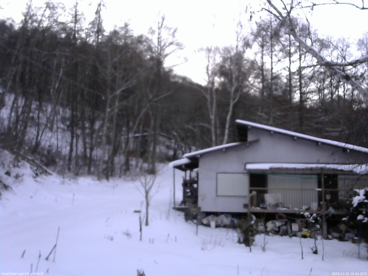 長野県菅平高原 ゆたか山荘 西側(坂上) 2025/12/31 16:45