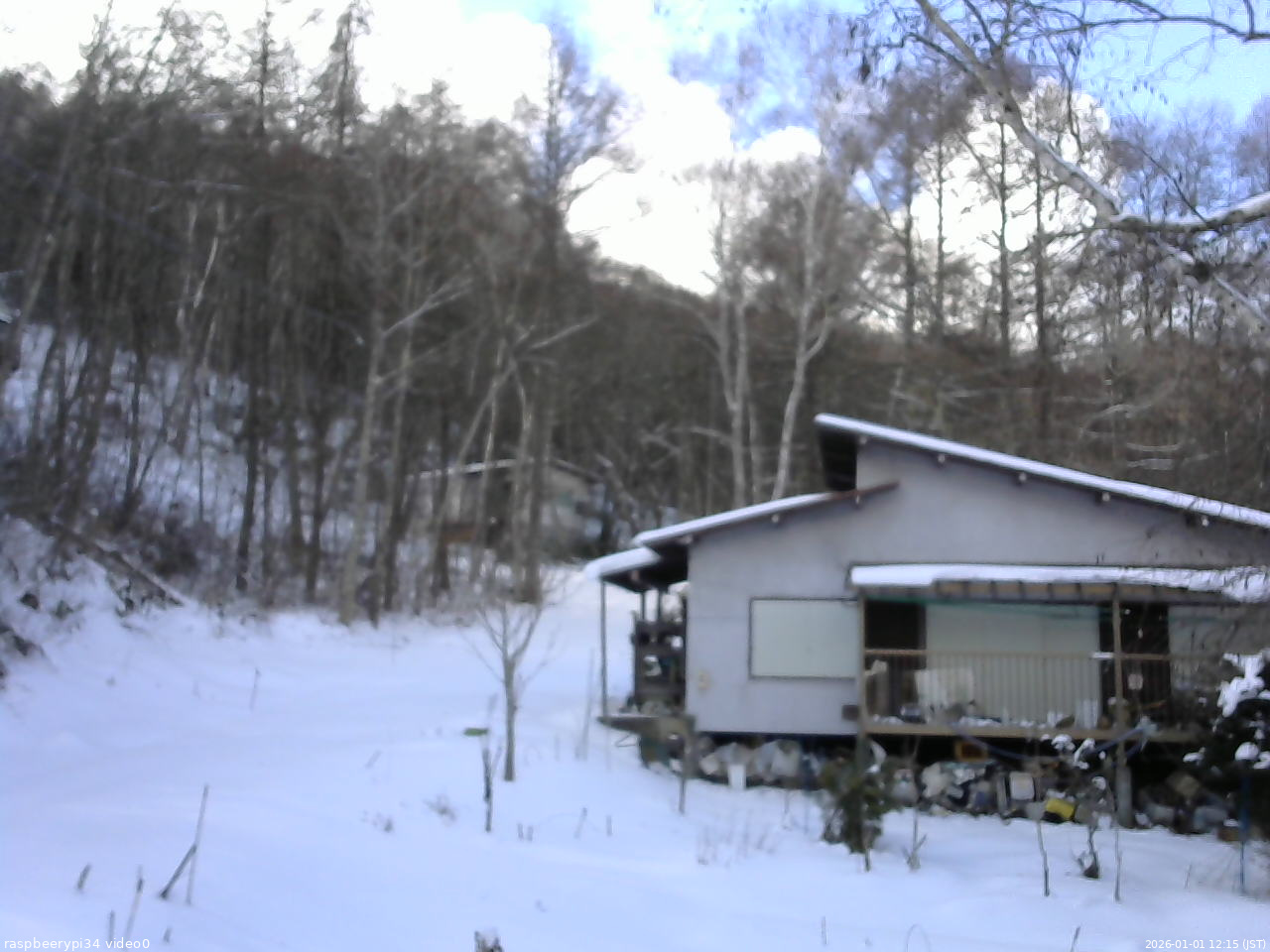 長野県菅平高原 ゆたか山荘 西側(坂上) 2026/01/01 12:15