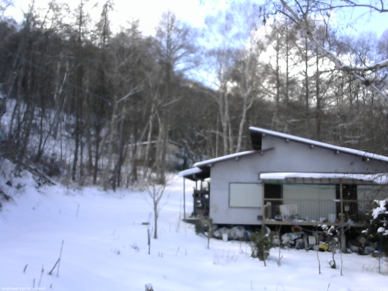 長野県菅平高原 ゆたか山荘 西側(坂上) 2026/01/01 12:45