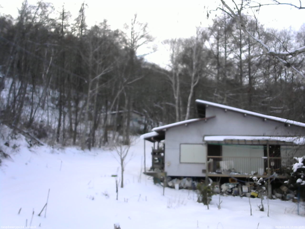 長野県菅平高原 ゆたか山荘 西側(坂上) 2026/01/01 15:00