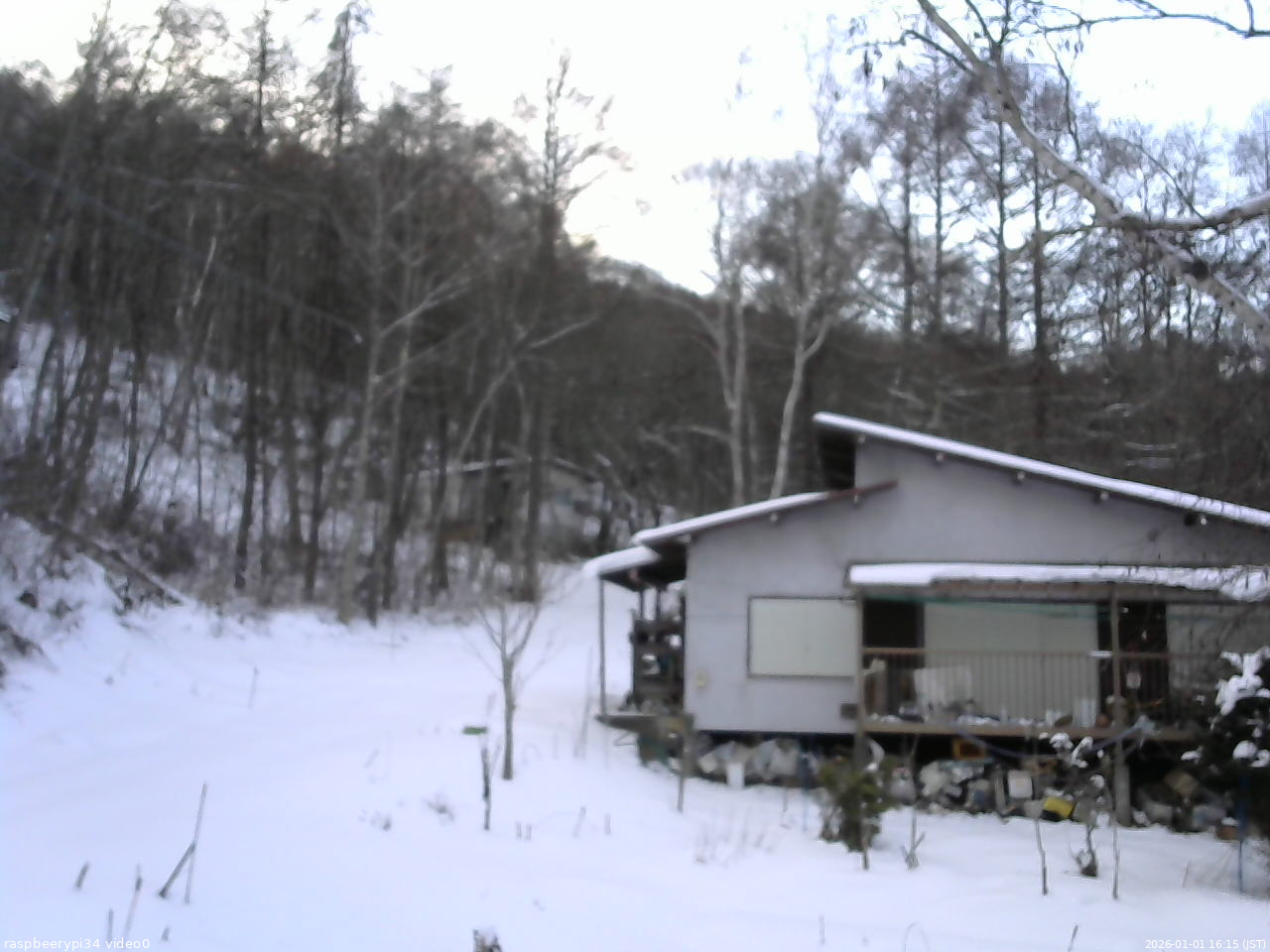 長野県菅平高原 ゆたか山荘 西側(坂上) 2026/01/01 16:15