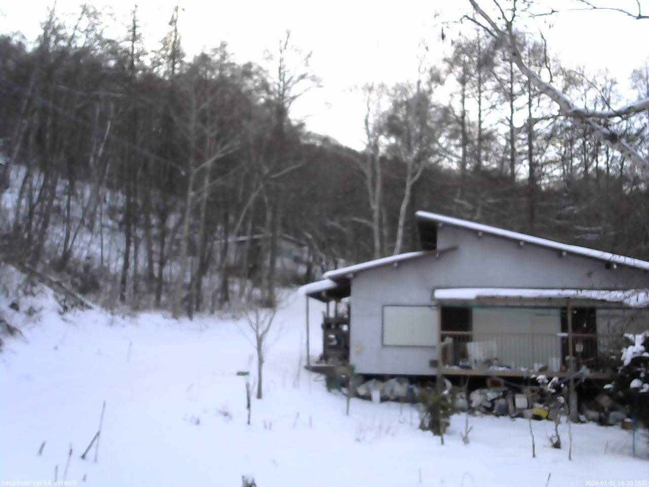 長野県菅平高原 ゆたか山荘 西側(坂上) 2026/01/01 16:30