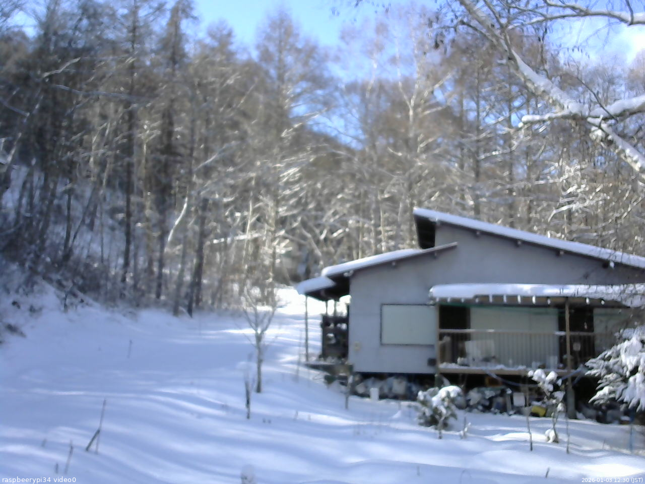 長野県菅平高原 ゆたか山荘 西側(坂上) 2026/01/03 12:30