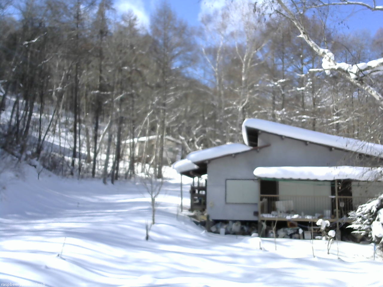 長野県菅平高原 ゆたか山荘 西側(坂上) 2026/02/03 12:00