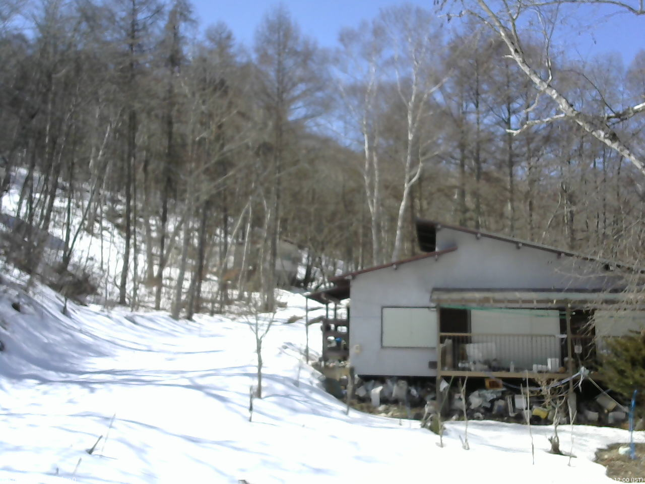 長野県菅平高原 ゆたか山荘 西側(坂上) 2026/03/14 12:00