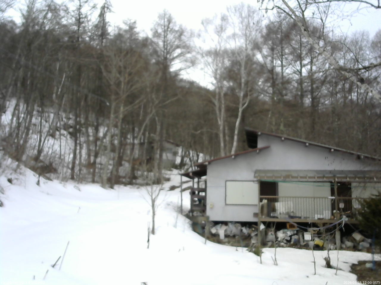 長野県菅平高原 ゆたか山荘 西側(坂上) 2026/03/15 12:00