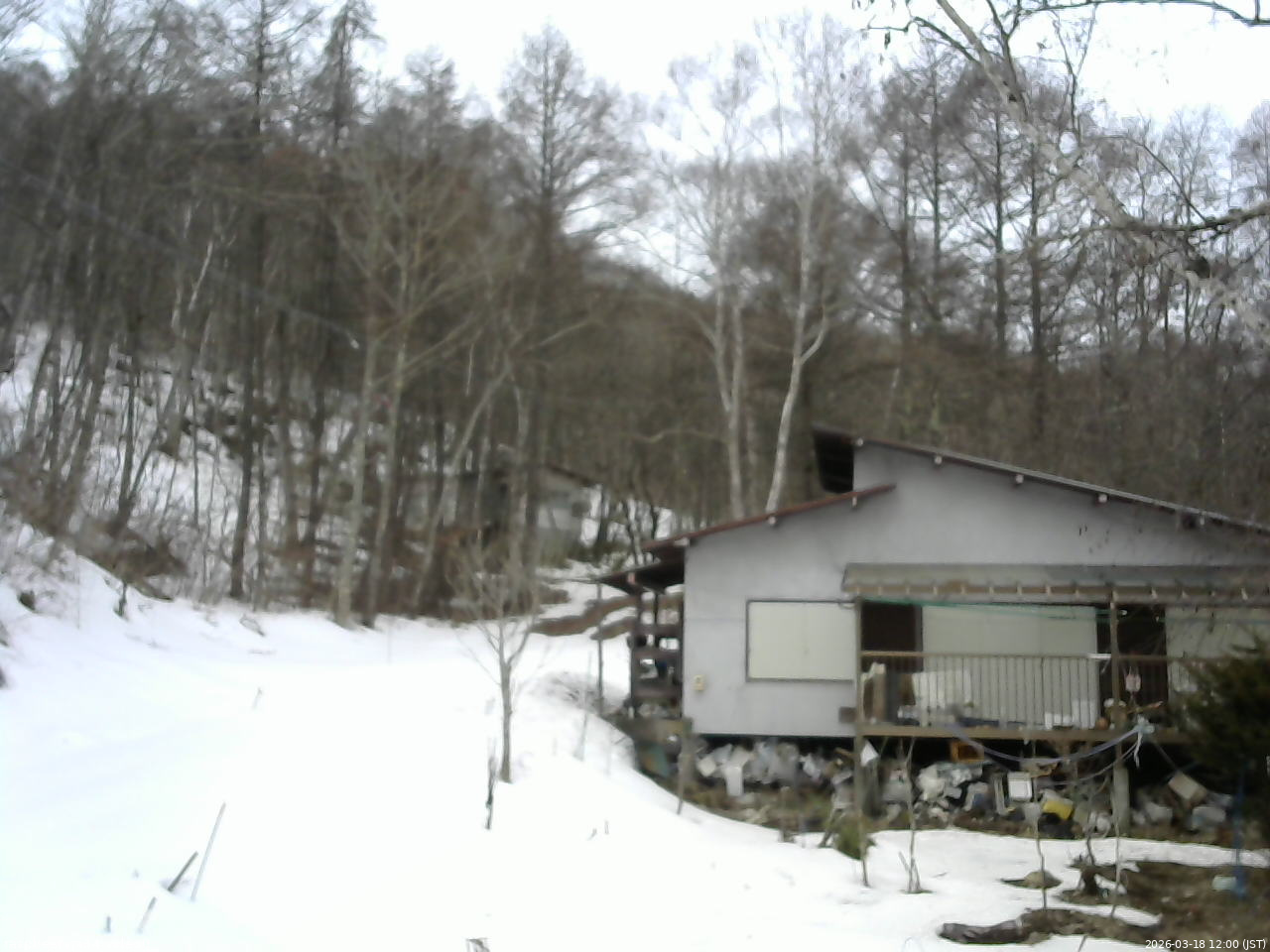長野県菅平高原 ゆたか山荘 西側(坂上) 2026/03/18 12:00
