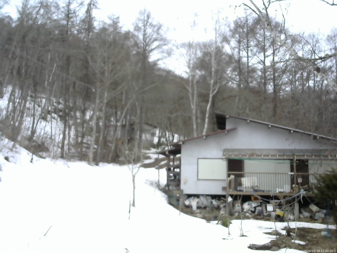 長野県菅平高原 ゆたか山荘 西側(坂上) 2026/03/18 17:00