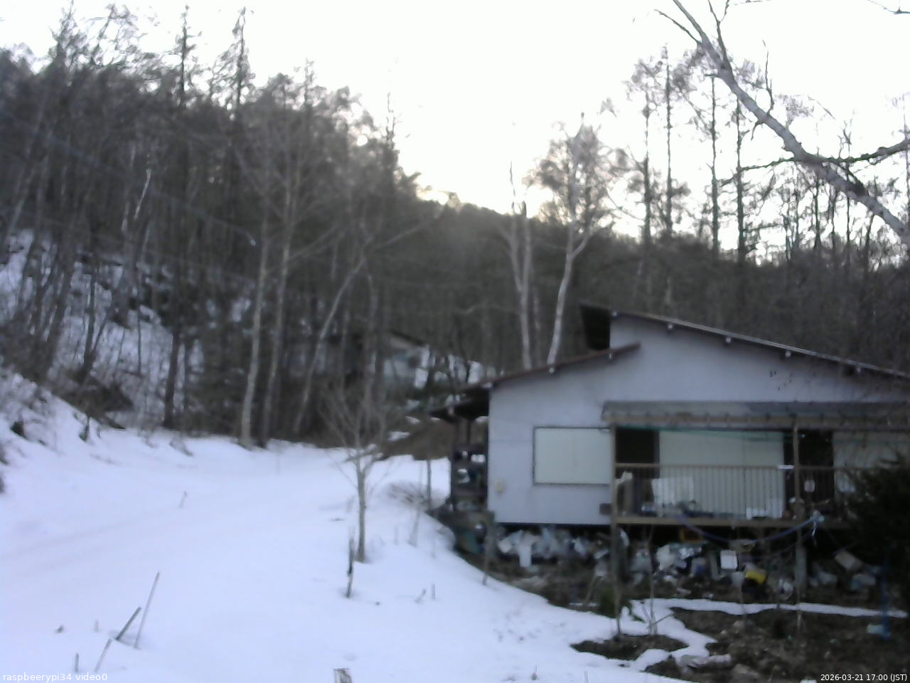 長野県菅平高原 ゆたか山荘 西側(坂上) 2026/03/21 17:00