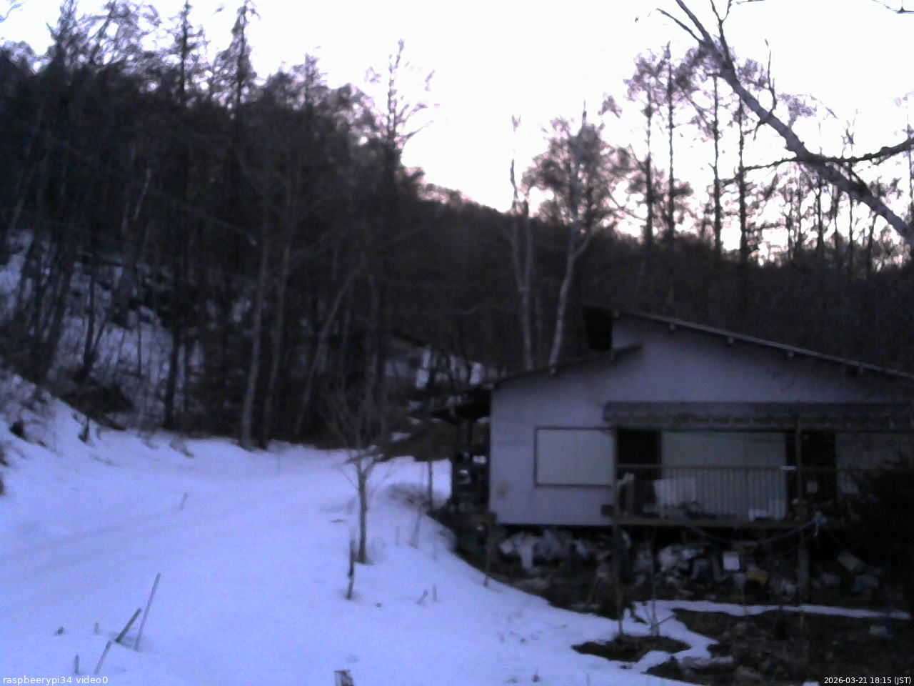 長野県菅平高原 ゆたか山荘 西側(坂上) 2026/03/21 18:15