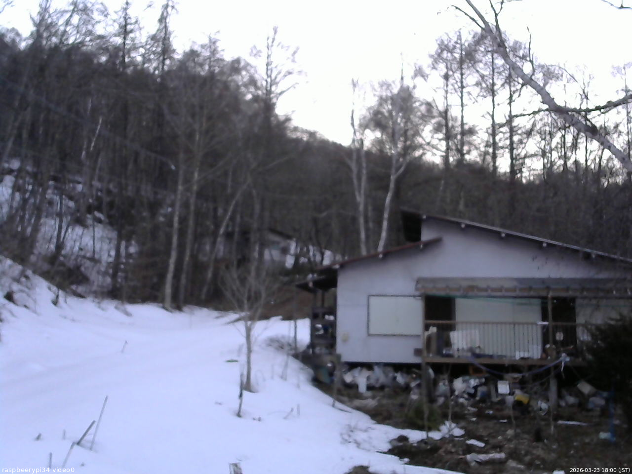長野県菅平高原 ゆたか山荘 西側(坂上) 2026/03/23 18:00