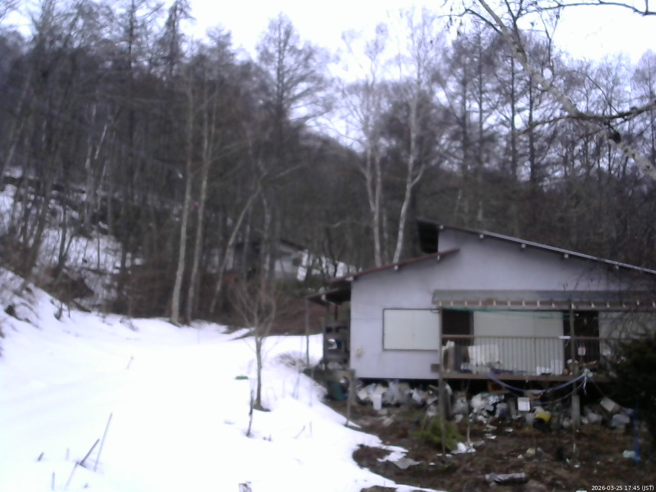 長野県菅平高原 ゆたか山荘 西側(坂上) 2026/03/25 17:45