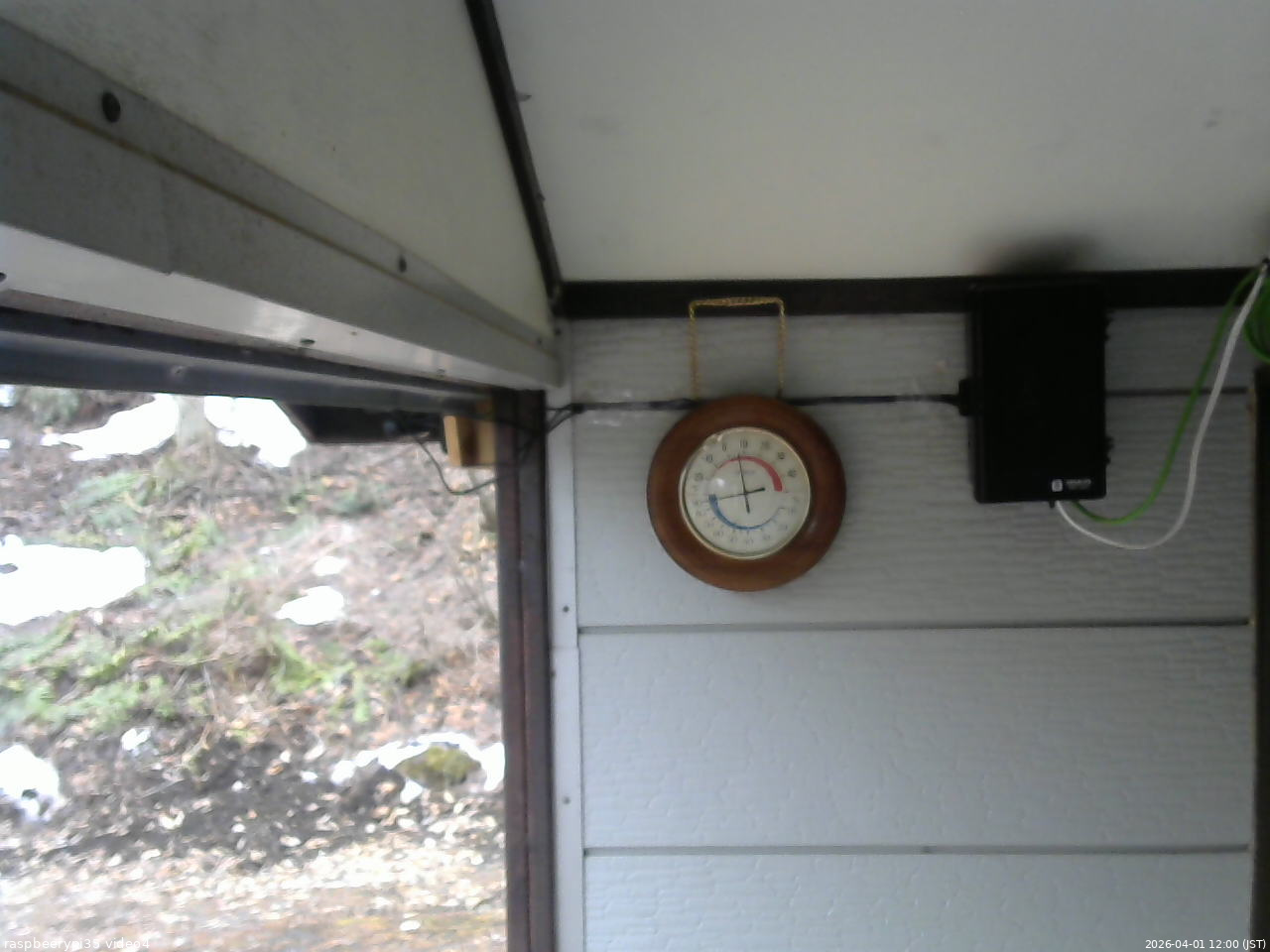 長野県菅平高原 ゆたか山荘 東側上空 2026/04/01 12:00