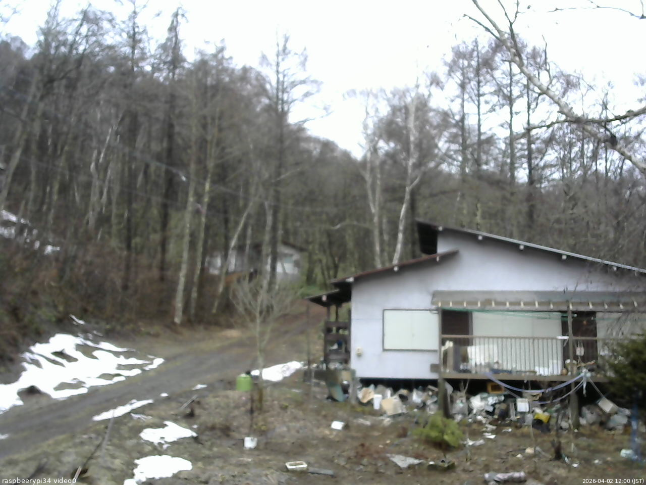 長野県菅平高原 ゆたか山荘 西側(坂上) 2026/04/02 12:00