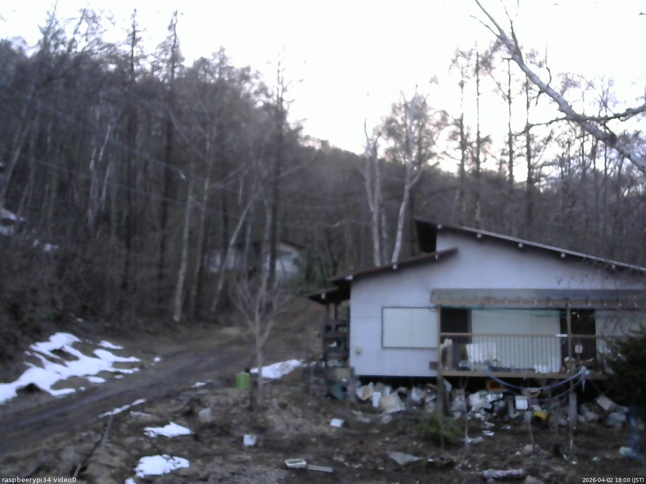 長野県菅平高原 ゆたか山荘 西側(坂上) 2026/04/02 18:00