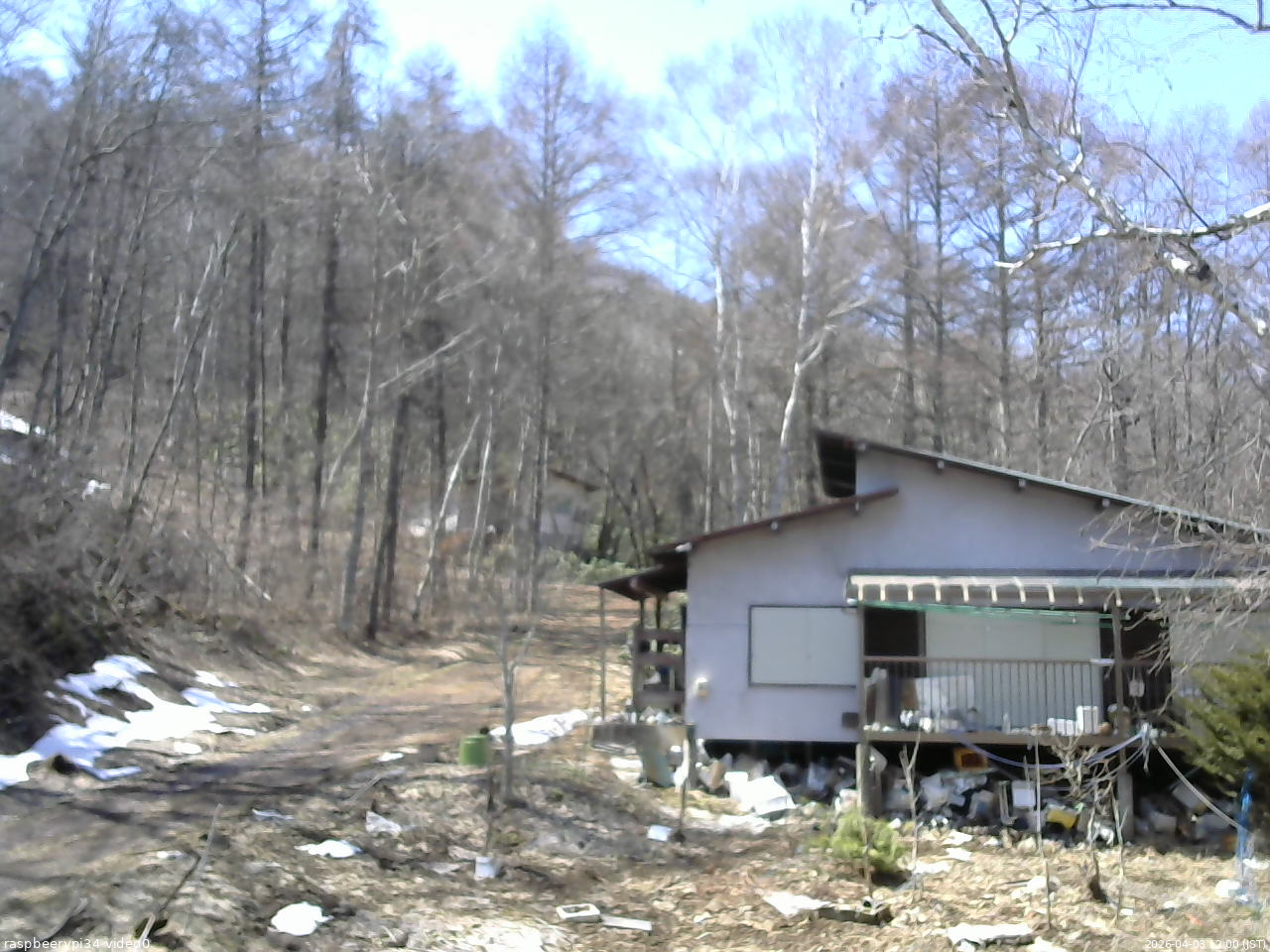 長野県菅平高原 ゆたか山荘 西側(坂上) 2026/04/03 12:00