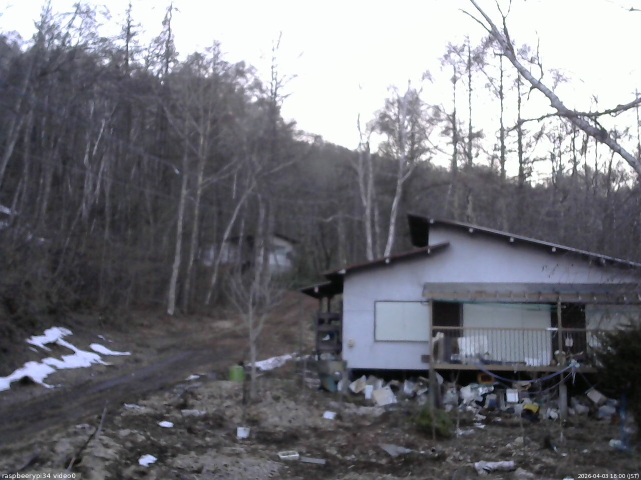 長野県菅平高原 ゆたか山荘 西側(坂上) 2026/04/03 18:00