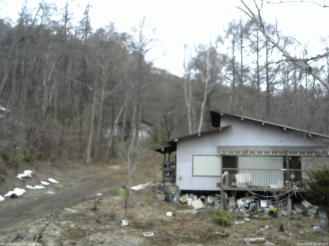 長野県菅平高原 ゆたか山荘 西側(坂上) 2026/04/04 16:00