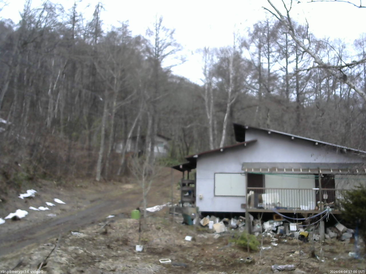 長野県菅平高原 ゆたか山荘 西側(坂上) 2026/04/04 17:00