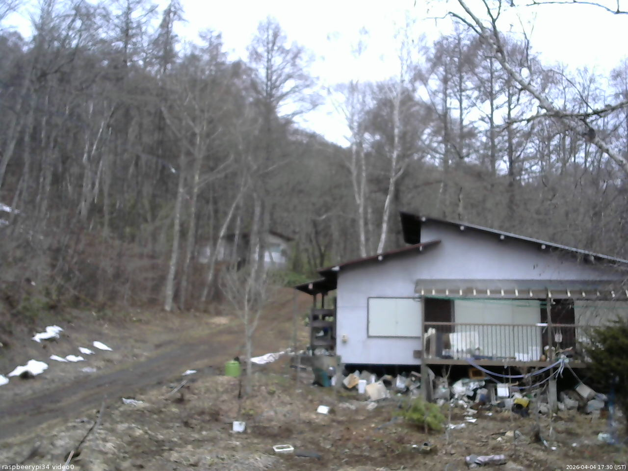 長野県菅平高原 ゆたか山荘 西側(坂上) 2026/04/04 17:30