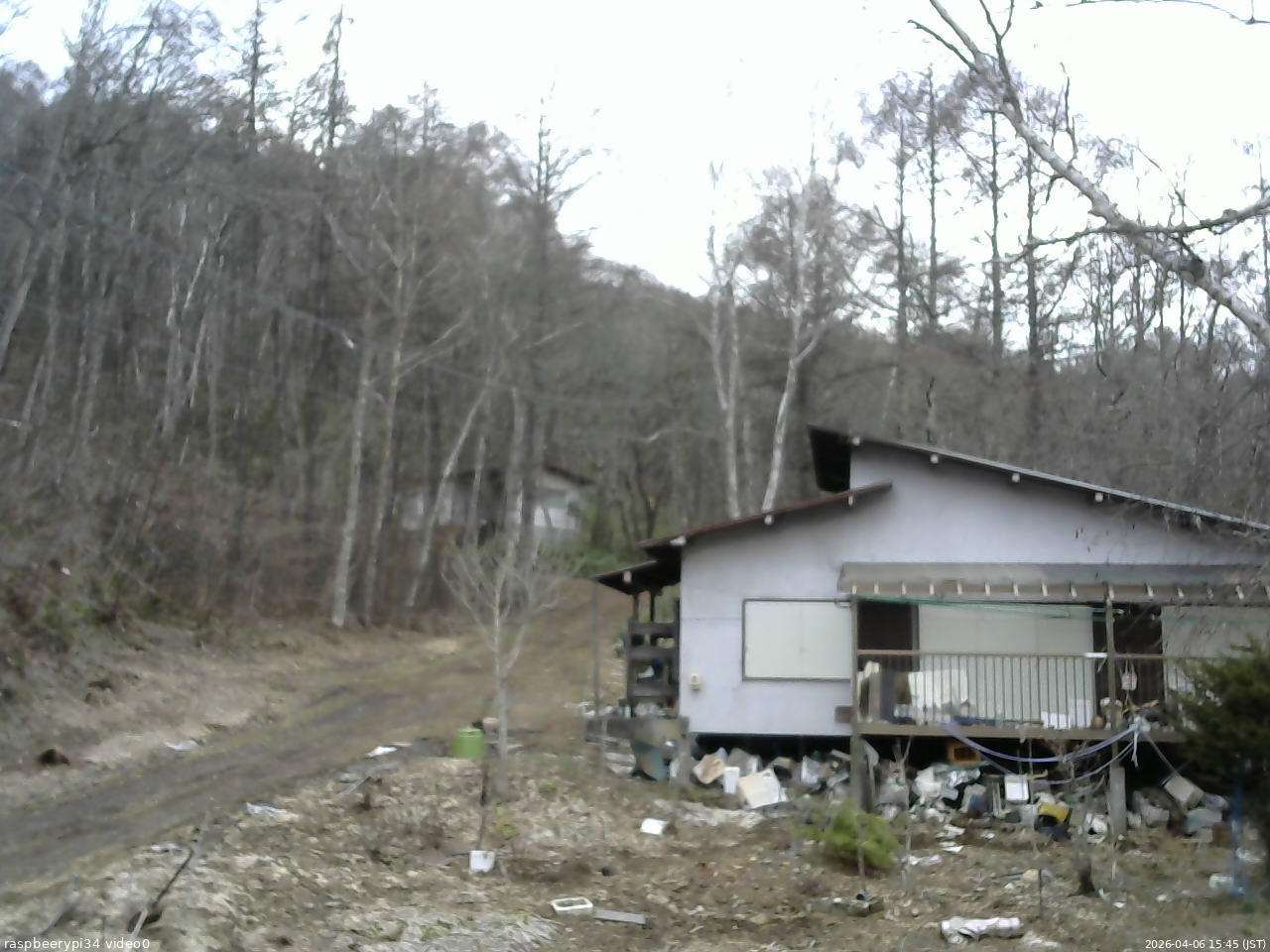 長野県菅平高原 ゆたか山荘 西側(坂上) 2026/04/06 15:45
