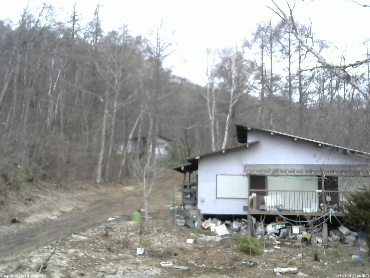 長野県菅平高原 ゆたか山荘 西側(坂上) 2026/04/06 17:00