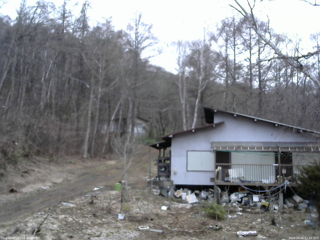 長野県菅平高原 ゆたか山荘 西側(坂上) 2026/04/06 17:45