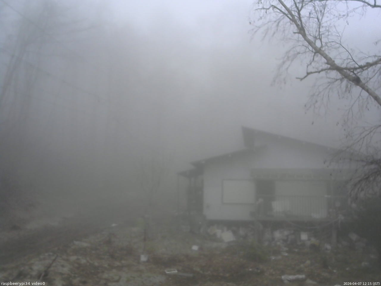 長野県菅平高原 ゆたか山荘 西側(坂上) 2026/04/07 12:15