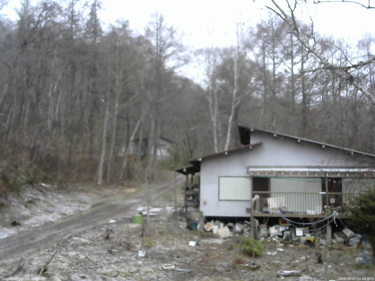 長野県菅平高原 ゆたか山荘 西側(坂上) 2026/04/07 14:00
