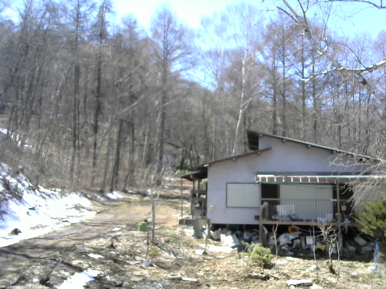 長野県菅平高原 ゆたか山荘 西側(坂上) 2026/04/08 12:45