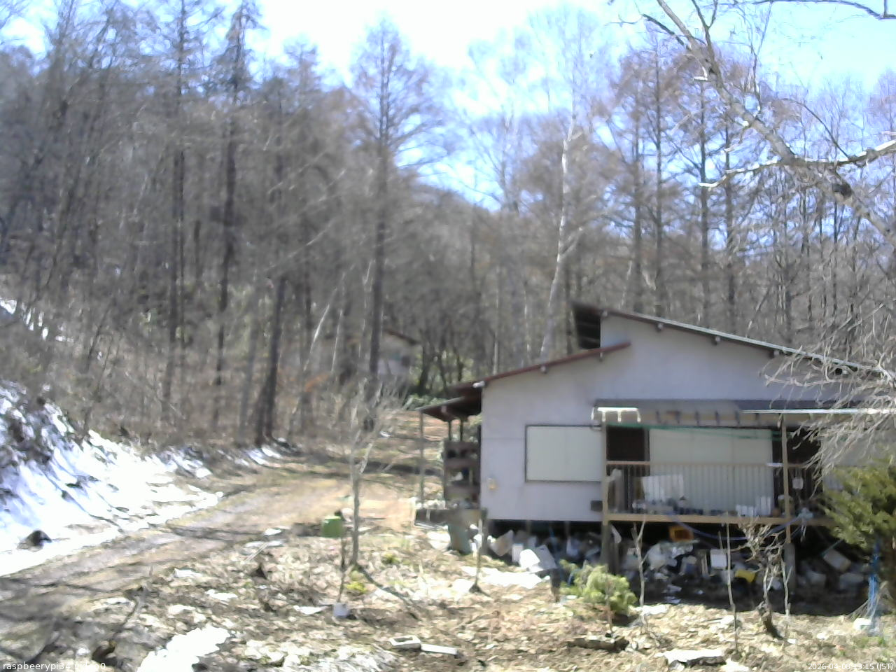 長野県菅平高原 ゆたか山荘 西側(坂上) 2026/04/08 13:15