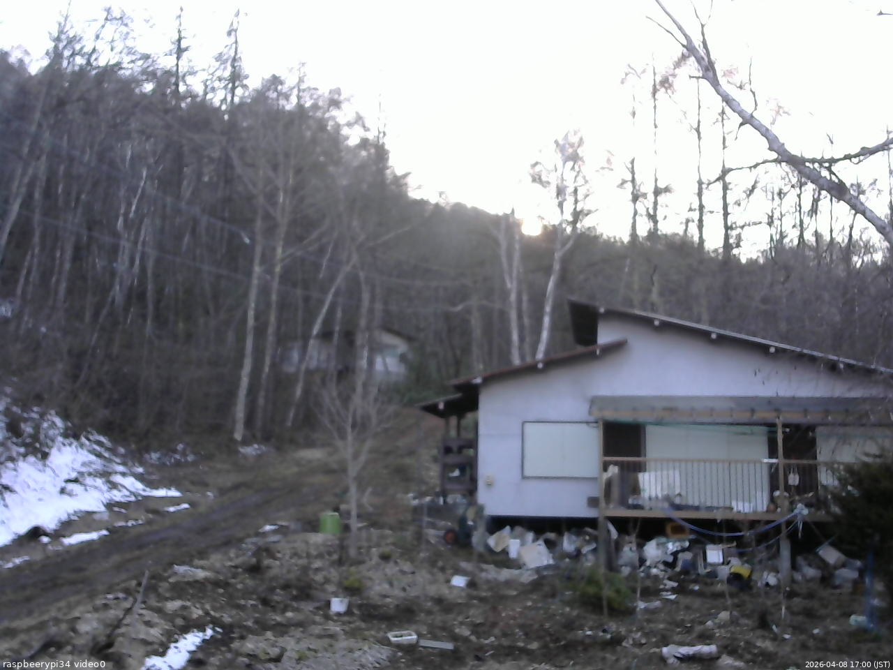 長野県菅平高原 ゆたか山荘 西側(坂上) 2026/04/08 17:00
