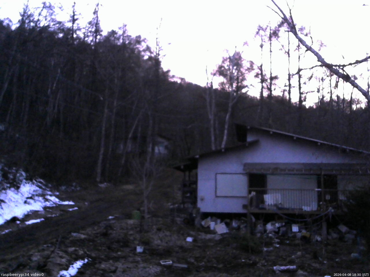 長野県菅平高原 ゆたか山荘 西側(坂上) 2026/04/08 18:30
