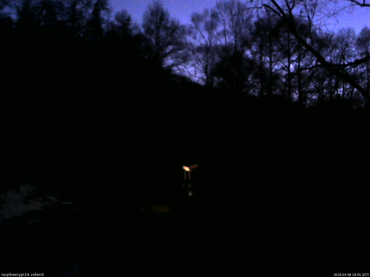 長野県菅平高原 ゆたか山荘 西側(坂上) 2026/04/08 18:45