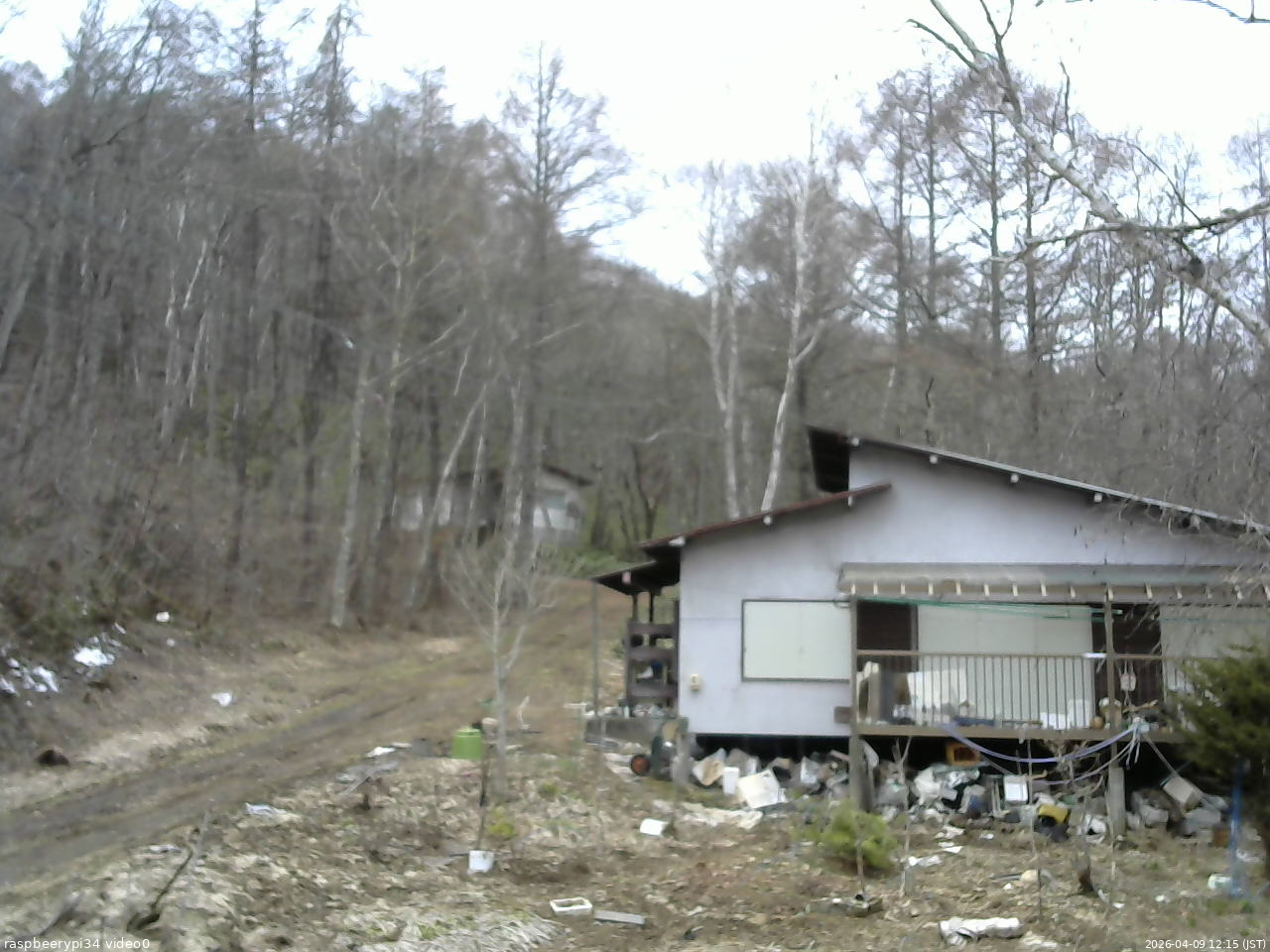 長野県菅平高原 ゆたか山荘 西側(坂上) 2026/04/09 12:15