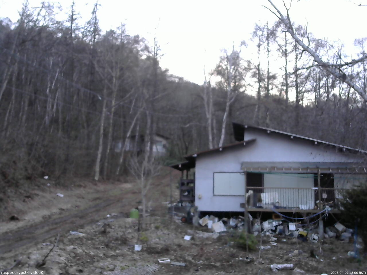 長野県菅平高原 ゆたか山荘 西側(坂上) 2026/04/09 18:00
